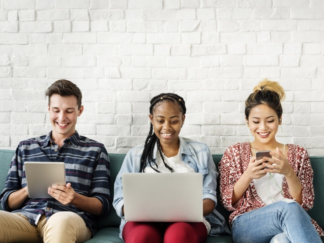 diversity-young-teens-people-friends-concept-PTZ4RGNrer44-min