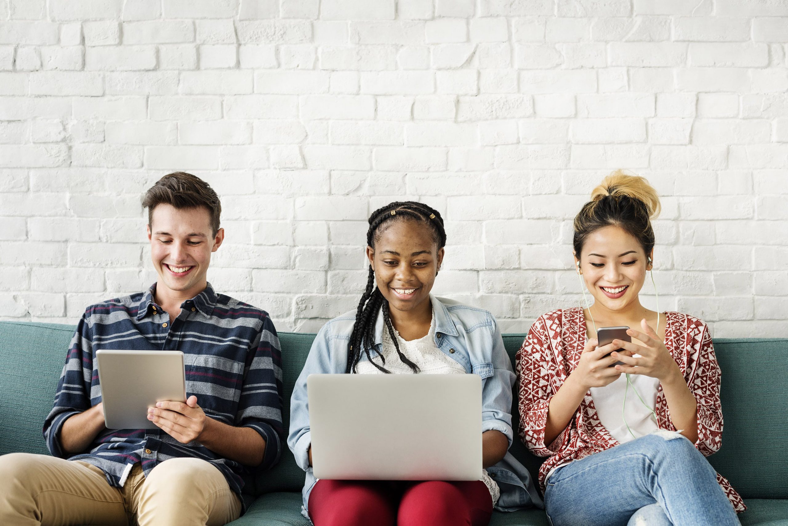 diversity-young-teens-people-friends-concept-PTZ4RGNrer44-min